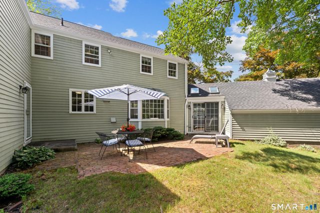24 Drury Lane, West Hartford, CT 06117