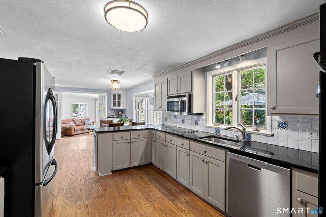 24 Drury Lane, West Hartford, CT 06117