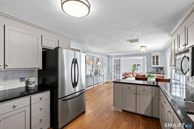 24 Drury Lane, West Hartford, CT 06117