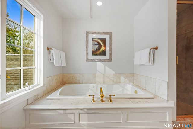 12 Ridgeway Road, Easton, CT 06612