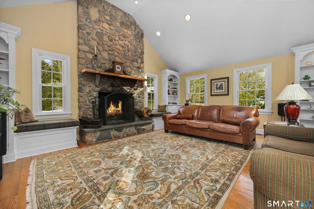 12 Ridgeway Road, Easton, CT 06612