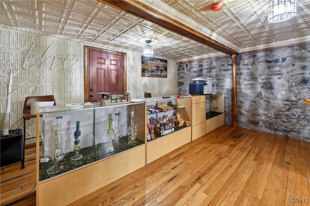 916 North Salina Street, Syracuse, NY 13208
