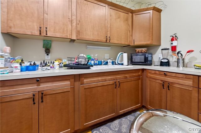 916 North Salina Street, Syracuse, NY 13208