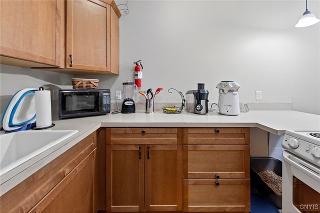 916 North Salina Street, Syracuse, NY 13208