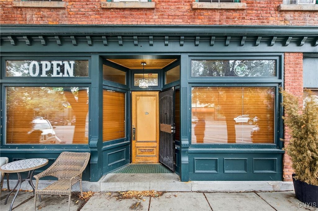916 North Salina Street, Syracuse, NY 13208