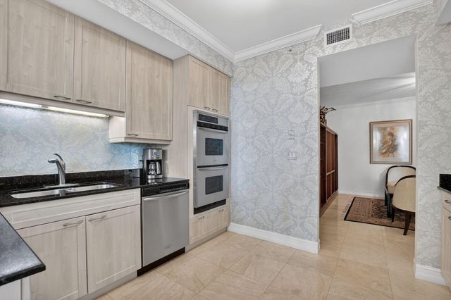 550 SE Mizner Boulevard B307, Boca Raton, FL 33432