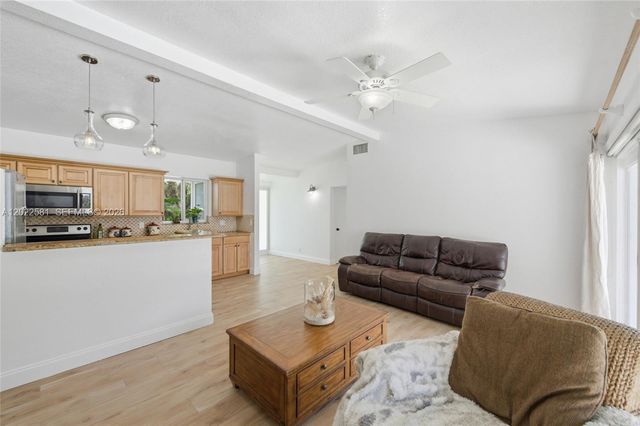 1141 SW 45th Terrace, Plantation, FL 33317