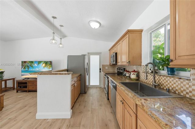 1141 SW 45th Terrace, Plantation, FL 33317