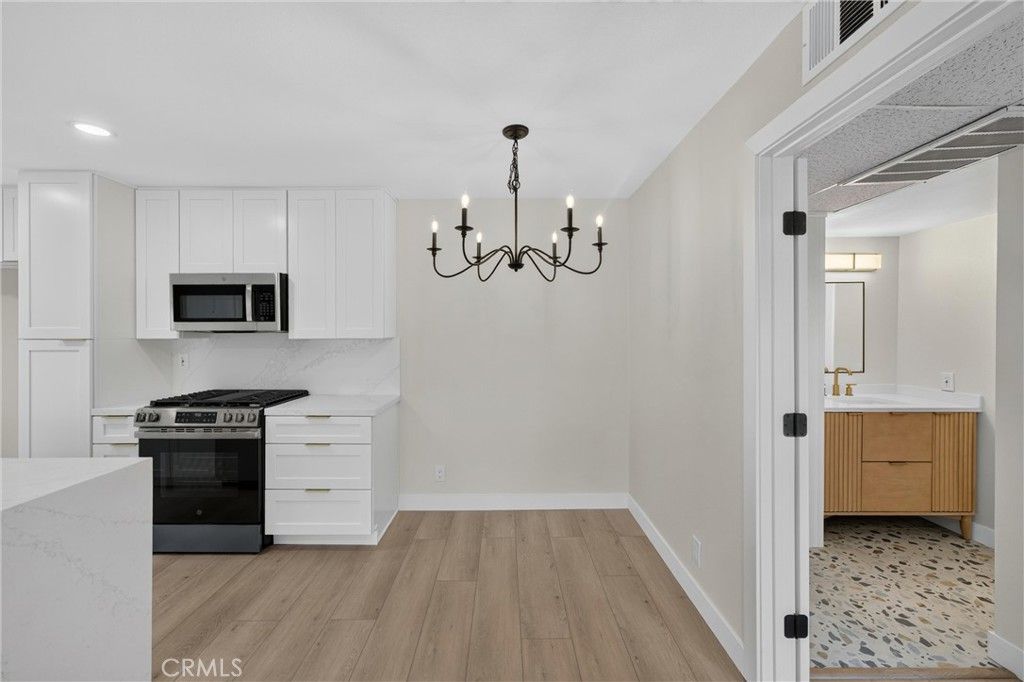 Image 11 of property listing at 2807 S Fairview C, Santa Ana, CA 92704