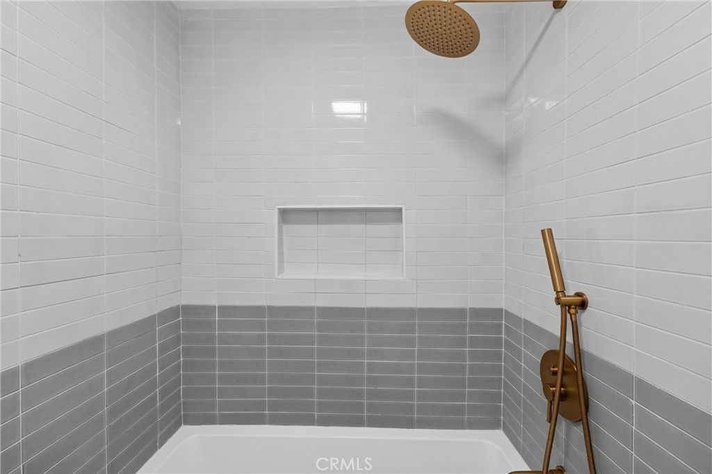 Image 15 of property listing at 2807 S Fairview C, Santa Ana, CA 92704