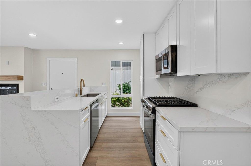 Image 7 of property listing at 2807 S Fairview C, Santa Ana, CA 92704