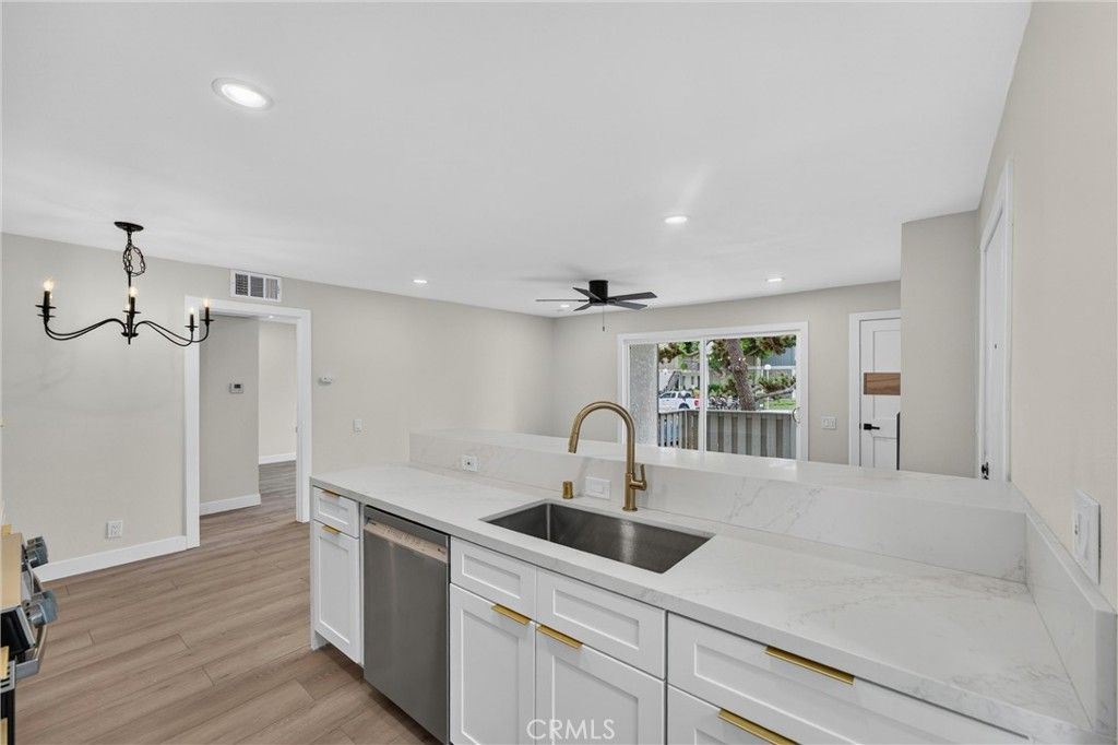 Image 9 of property listing at 2807 S Fairview C, Santa Ana, CA 92704