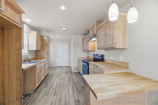 118 W 4th Street, Oilton, OK 74052