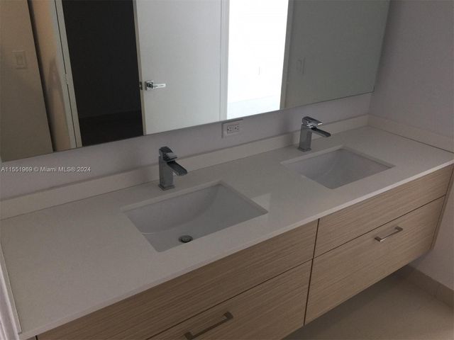 600 NE 27 ST 2304, Miami, FL 33137