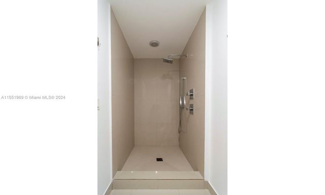 600 NE 27 ST 2304, Miami, FL 33137