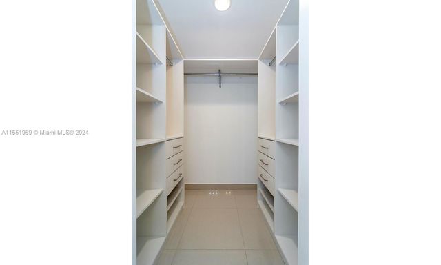 600 NE 27 ST 2304, Miami, FL 33137