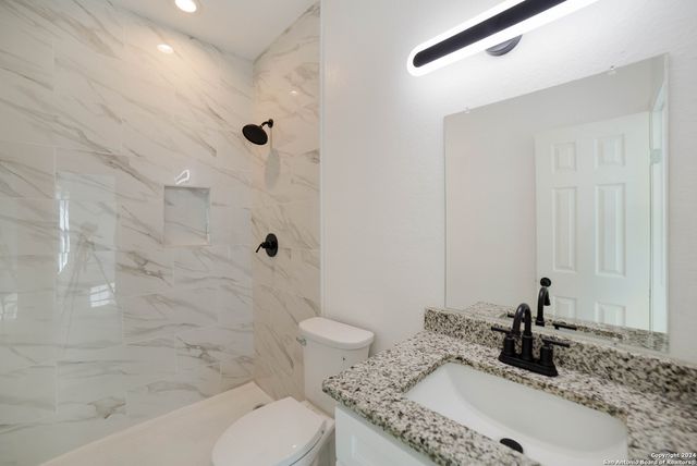 1032 BLUERIDGE DR, Canyon Lake, TX 78133