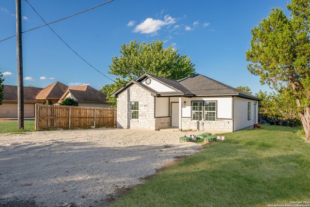 1032 BLUERIDGE DR, Canyon Lake, TX 78133