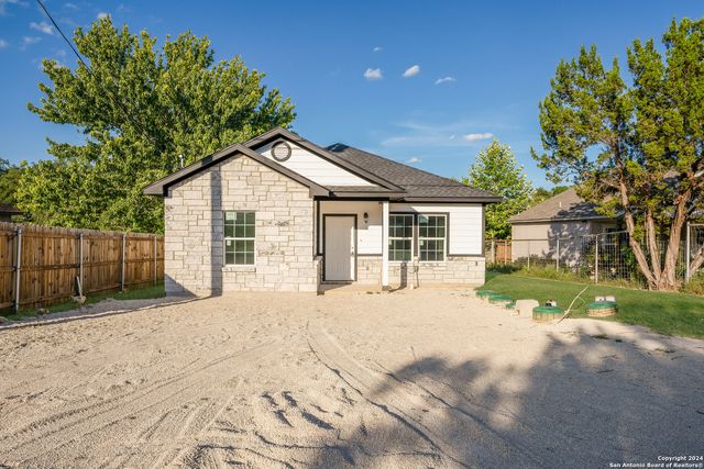 1032 BLUERIDGE DR, Canyon Lake, TX 78133