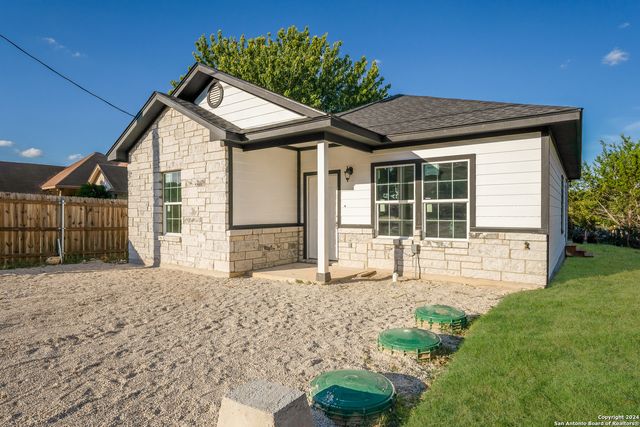 1032 BLUERIDGE DR, Canyon Lake, TX 78133