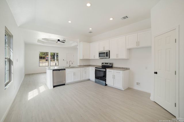 1032 BLUERIDGE DR, Canyon Lake, TX 78133
