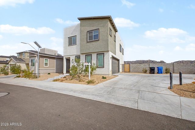 141 W Latona Road, Phoenix, AZ 85041