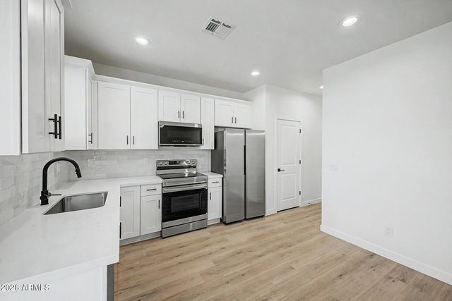 141 W Latona Road, Phoenix, AZ 85041