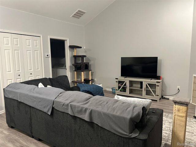 25826 Maritime Circle N 60, Harrison Charter Township, MI 48045