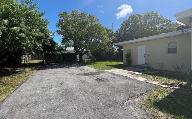 182 W 34th Street 1, Riviera Beach, FL 33404