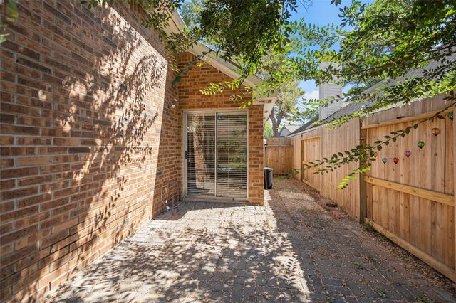 15954 Oak Mountain Drive, Houston, TX 77095