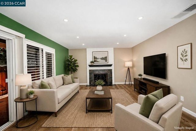 825 Oak Grove Rd 16, Concord, CA 94518