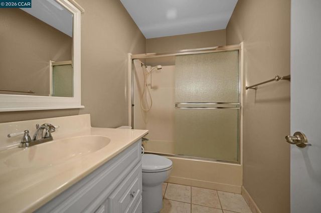 825 Oak Grove Rd 16, Concord, CA 94518