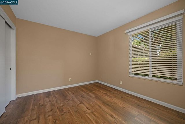 825 Oak Grove Rd 16, Concord, CA 94518