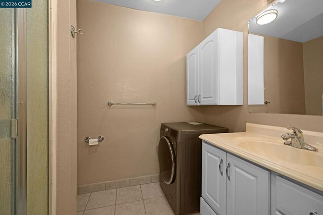 825 Oak Grove Rd 16, Concord, CA 94518