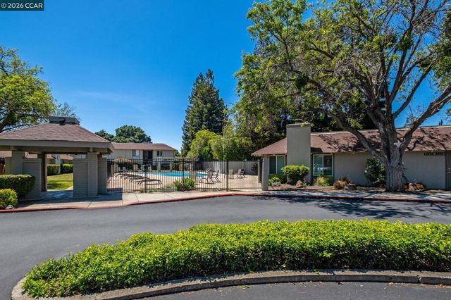 825 Oak Grove Rd 16, Concord, CA 94518