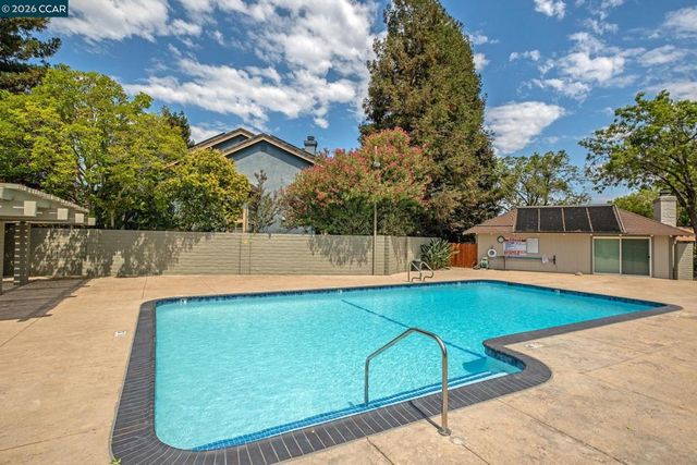825 Oak Grove Rd 16, Concord, CA 94518