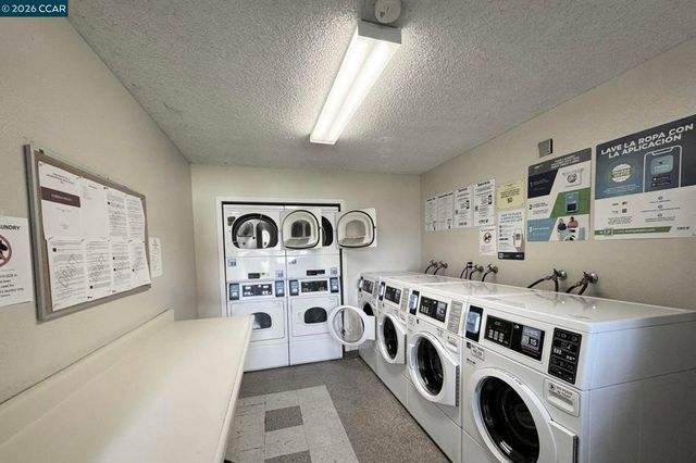 825 Oak Grove Rd 16, Concord, CA 94518
