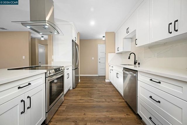 825 Oak Grove Rd 16, Concord, CA 94518