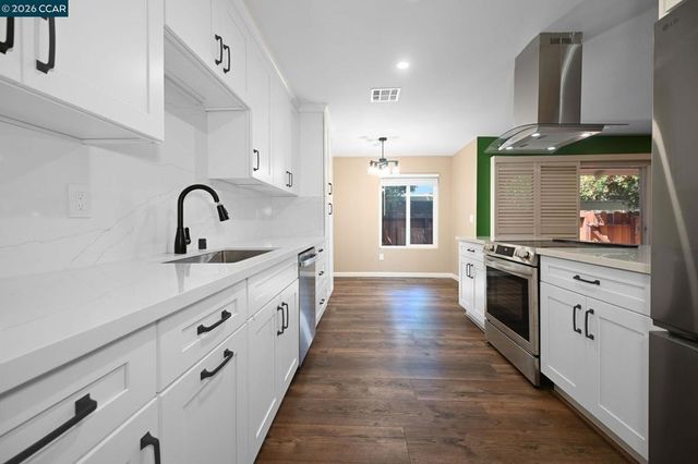 825 Oak Grove Rd 16, Concord, CA 94518