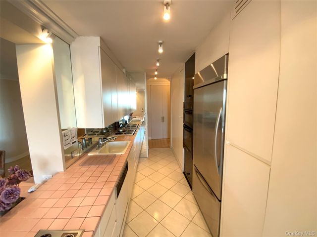 26910 Grand Central Parkway 25H, Floral Park, NY 11005