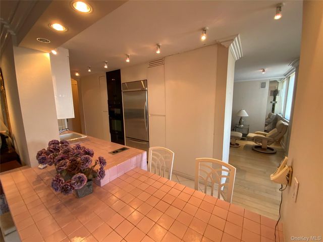 26910 Grand Central Parkway 25H, Floral Park, NY 11005