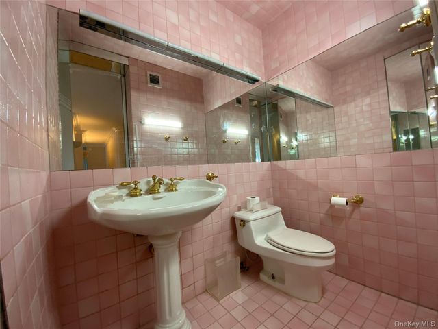 26910 Grand Central Parkway 25H, Floral Park, NY 11005