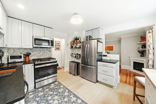 11 Beacon St, Woburn, MA 01801