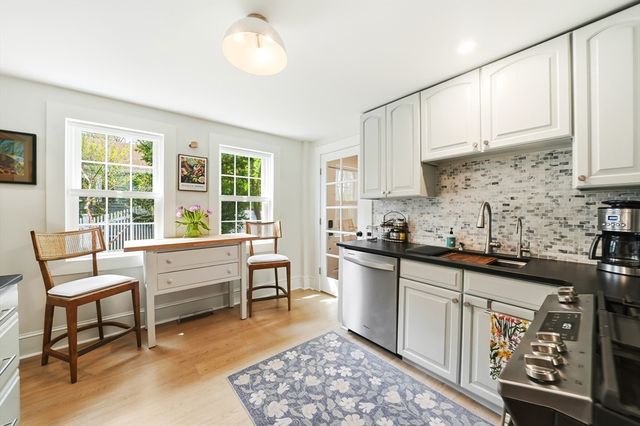 11 Beacon St, Woburn, MA 01801