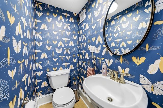 11 Beacon St, Woburn, MA 01801