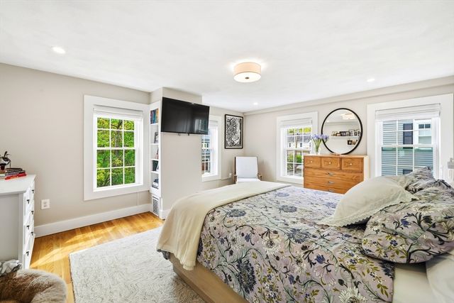 11 Beacon St, Woburn, MA 01801
