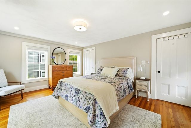 11 Beacon St, Woburn, MA 01801