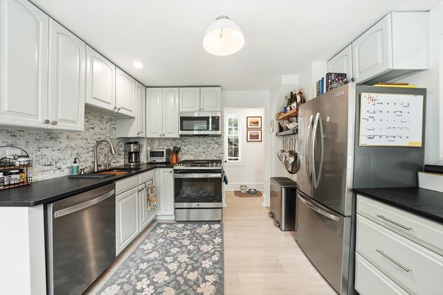 11 Beacon St, Woburn, MA 01801