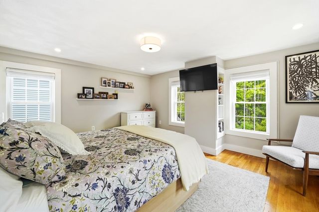 11 Beacon St, Woburn, MA 01801