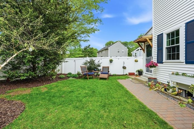 11 Beacon St, Woburn, MA 01801